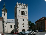 Zvonice, v pozadí kostel Svatého Jakuba